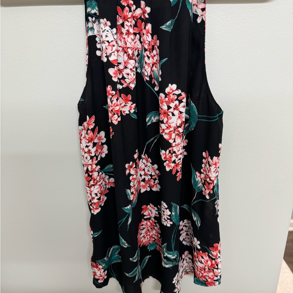 MIX BY 41 HAWTHORN
Millee Pleated Halter Blouse - Picture 2 of 7
